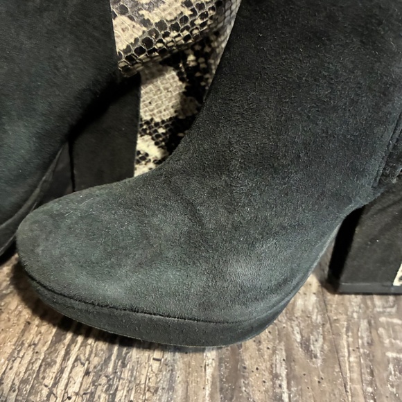 Pour La Victoire knee high snake print and suede boots - Picture 2 of 11